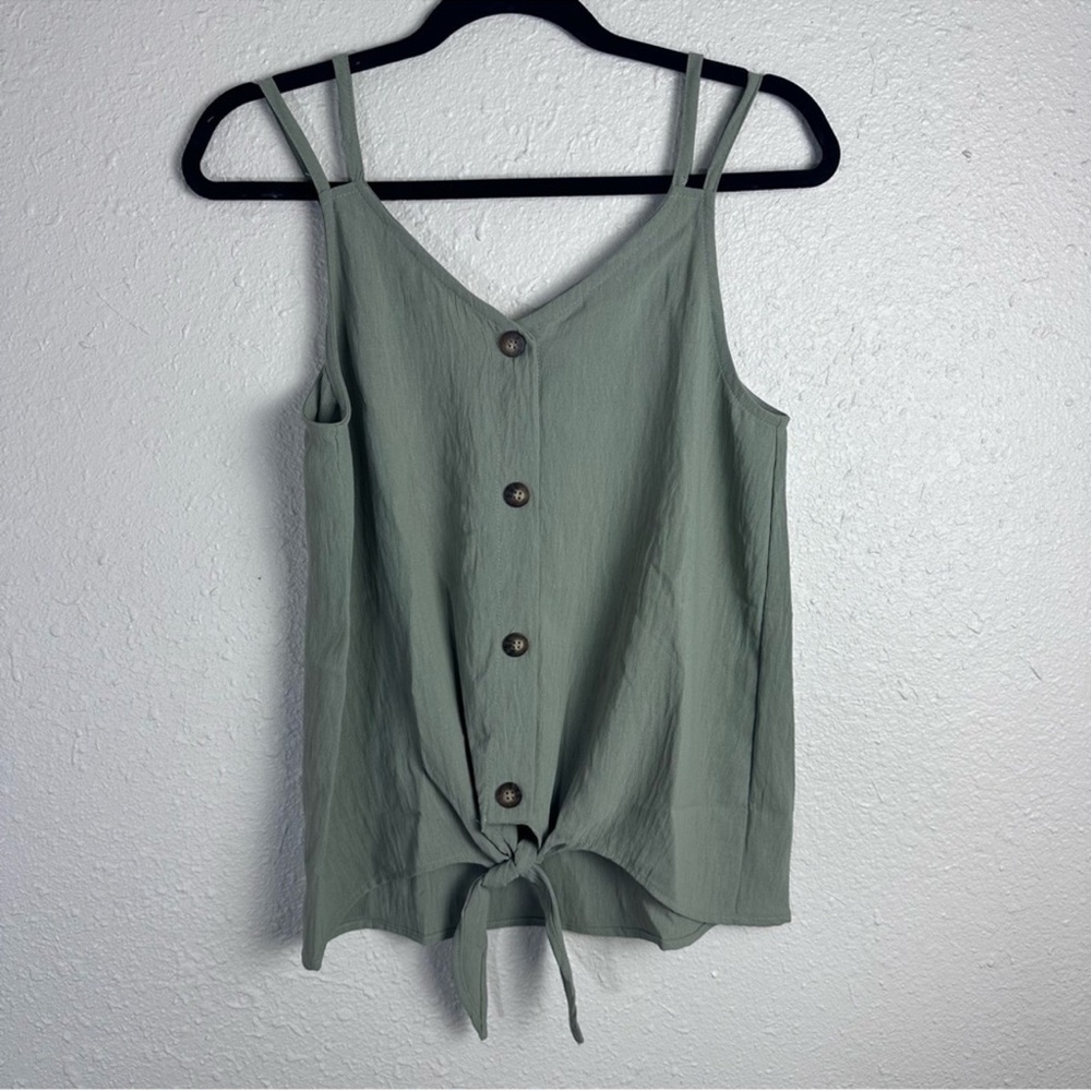Gilli Sage Green Button-Down Women’s Top Size Medium